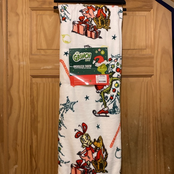 Grinch Christmas Throw Blanket Classic Print NWT
60x70 - Picture 3 of 4